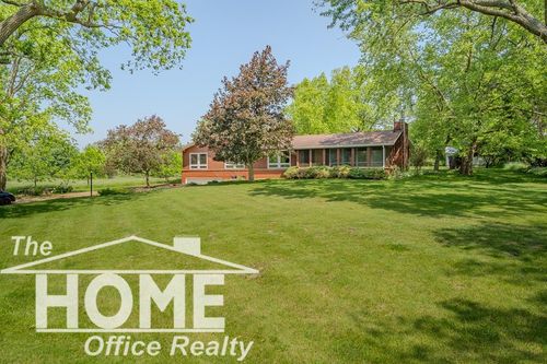 8102 Britton Rd, Perry, MI, 48872-9740 | Card Image