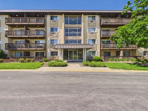 358-2222 S Goebbert Rd, Arlington Heights, IL, 60005-4242 | Card Image