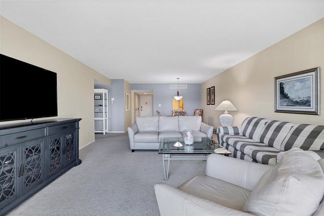 201 - 2100 Benjamin Franklin Dr, Condo with 2 bedrooms, 2 bathrooms and null parking in SARASOTA FL | Image 8