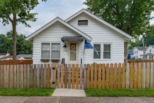 403 E High St, Davenport, IA, 52803-3017 | Card Image
