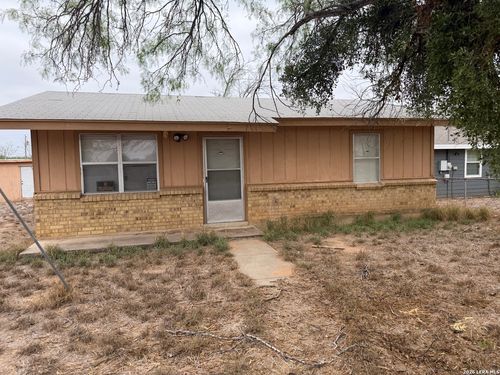 405 N 14th St, Carrizo Springs, TX, 78834-2939 | Card Image