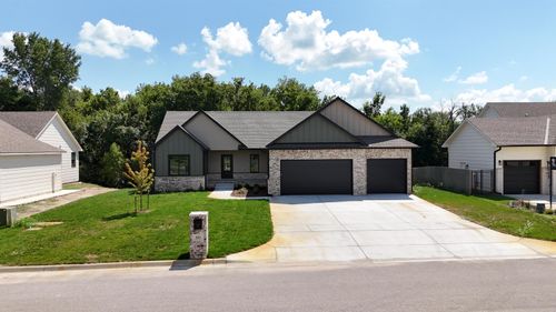 221 E River Birch St, Haysville, KS, 67060-7686 | Card Image