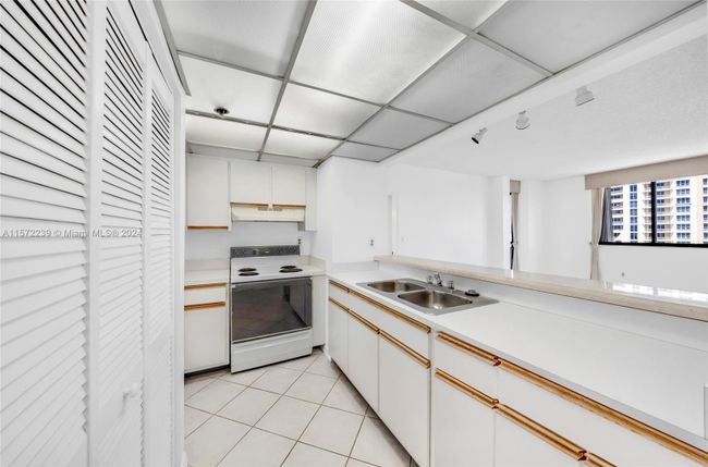 APT-1816 - 540 Brickell Key Dr, Condo with 2 bedrooms, 2 bathrooms and null parking in Miami FL | Image 21