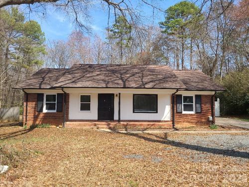 711 E John St, Matthews, NC, 28105-4830 | Card Image