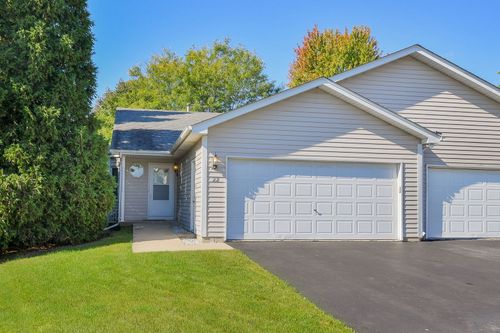 22 Silver Trl, North Aurora, IL, 60542-1581 | Card Image