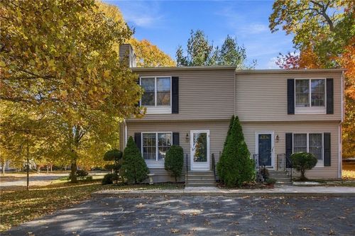 25 Wood Hollow Ln, Rumford, RI, 02916-3365 | Card Image