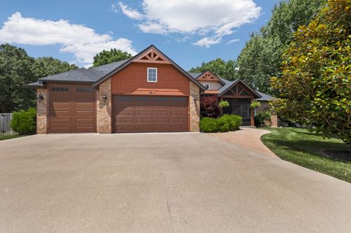 1911 N Pavilion Pl, Strafford, MO, 65757-7562 | Card Image
