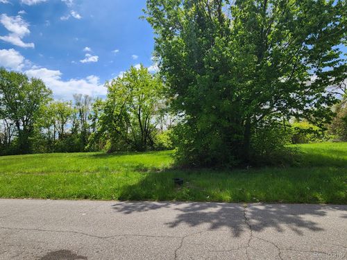 562 Westminster Street, Detroit, MI, 48202 | Card Image
