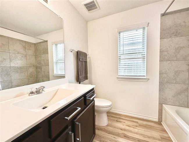 Full bathroom. Like new. | Image 20