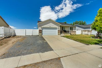 633 Wildrose Dr, House other with 5 bedrooms, 2 bathrooms and 2 parking in Grantsville UT | Image 2