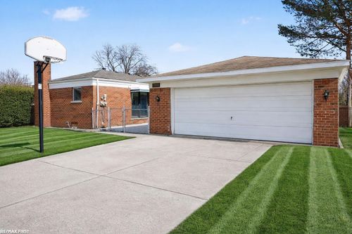 31102 Louise Dr, Warren, MI, 48088-2007 | Card Image