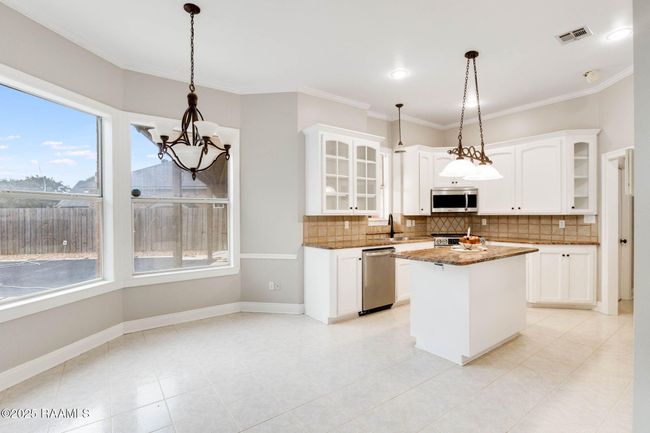 21-web-or-mls-110 Yorkshire Circle-20 | Image 8