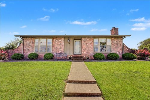 714 S Riviera Dr, Rogers, AR, 72758-3973 | Card Image
