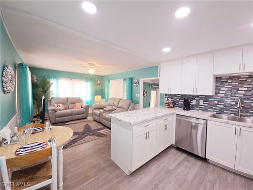 19-19 Moorhead Mnr, NAPLES, FL, 34112-6585 | Card Image