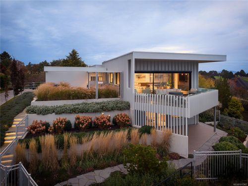 642 Beach Dr, Oak Bay, BC, V8S3N7 | Card Image