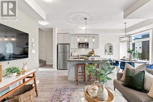 204-2550 Castlegate Crossing, Pickering (Duffin Heights), ON, L1X0G4 | Card Image