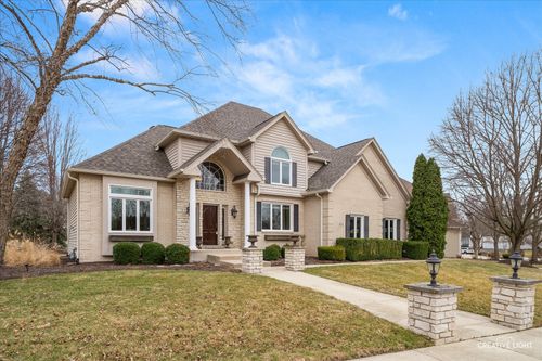 4204 Falkner Dr, Naperville, IL, 60564-7160 | Card Image