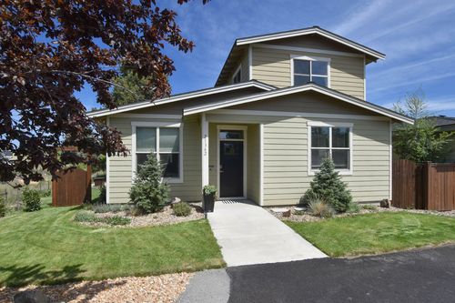 21362 Bear Creek Rd, Bend, OR, 97701-9600 | Card Image