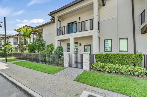 4612-4612 Nw 83rd Ave, Doral, FL, 33166-5527 | Card Image