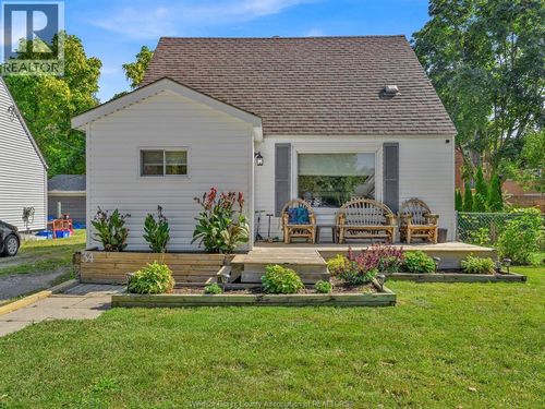 34 Bowman Ave, Leamington, ON, N8H2N9 | Card Image