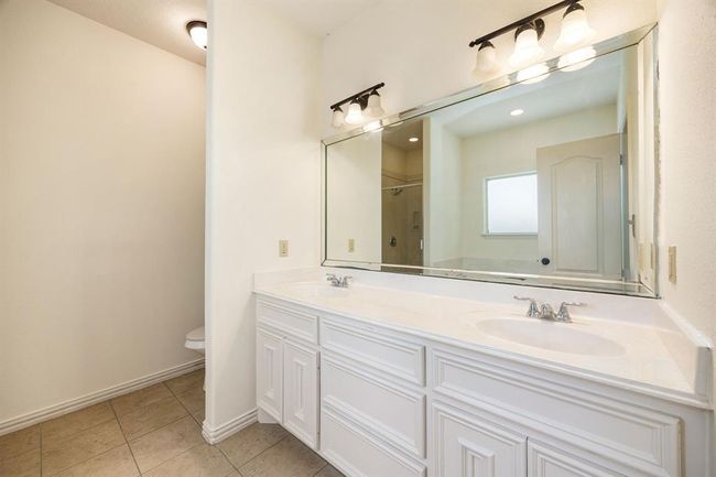 Dual vanities in the primary bedroom | Image 27