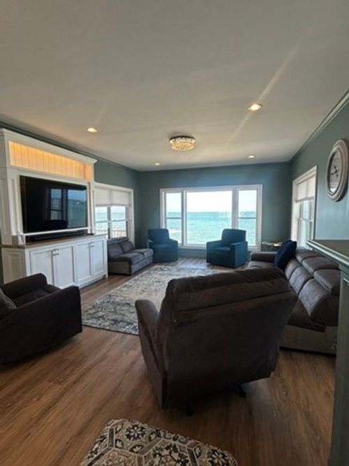 winter-16 Gunrock Ave, Hull, MA, 02045-3312 | Card Image
