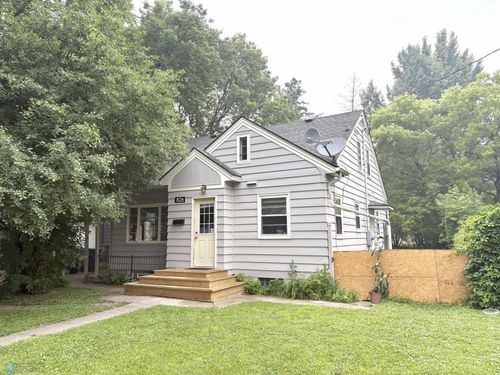 826 10th Ave S, Moorhead, MN, 56560-3547 | Card Image