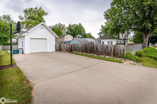 1402 W Main St, Marshalltown, IA, 50158-5473 | Card Image