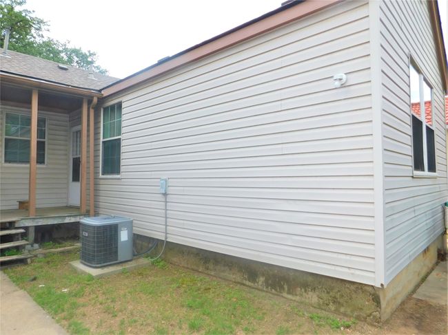 1609 N Locust St, Home with 2 bedrooms, 1 bathrooms and null parking in Denton TX | Image 18