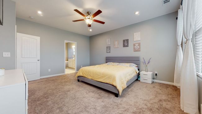 Large primary bedroom | Image 27