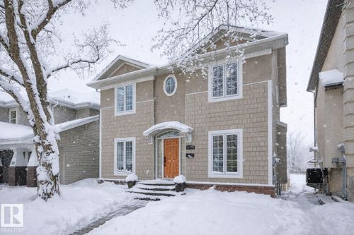 {{alt}} | Card Image