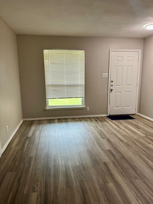 12400 Tree Line Dr, Austin, TX, 78729-5411 | Card Image