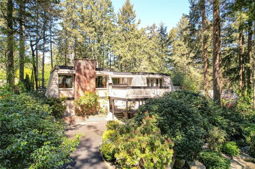 973 Shadywood Dr, Saanich, BC, V8X4C4 | Card Image