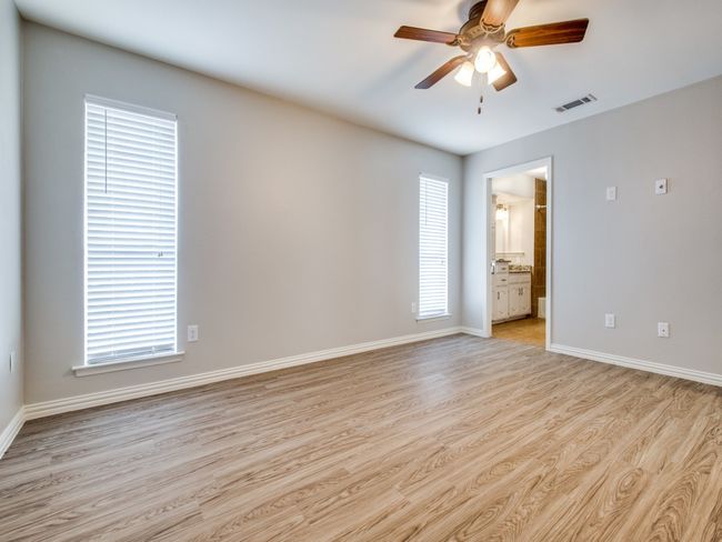 Unfurnished room with light wood-style floors, ceiling fan, and baseboards | Image 12