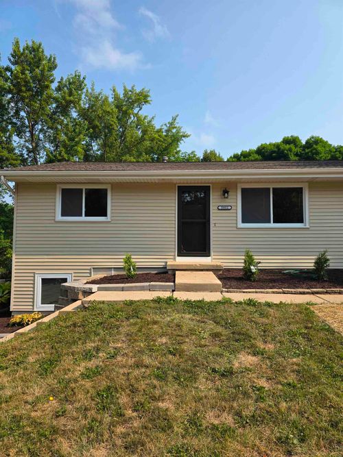 5802 Sauk Ln, Mcfarland, WI, 53558-8842 | Card Image