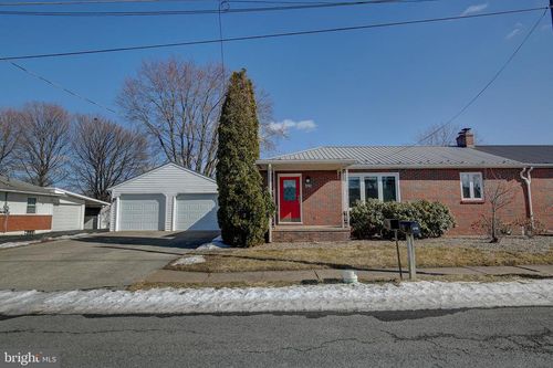 216 Sunset Dr, SELINSGROVE, PA, 17870-9409 | Card Image