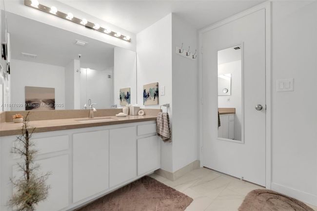 APT-904 - 2206 S Cypress Bend Dr, Condo with 1 bedrooms, 2 bathrooms and null parking in Pompano Beach FL | Image 21