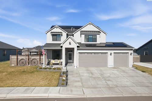 313 Ruby Ave, Grandview, WA, 98930-6102 | Card Image