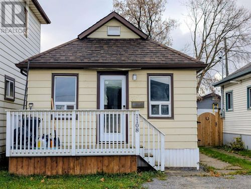 1108 Frederica St W, Thunder Bay, ON, P7E3Y2 | Card Image