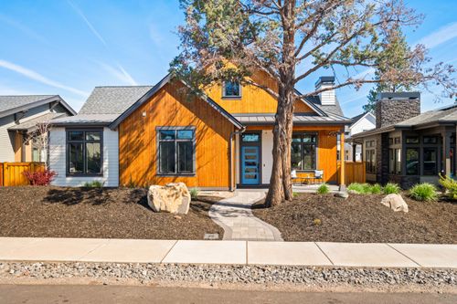 282 W Lundgren Mill Dr, Sisters, OR, 97759-2714 | Card Image