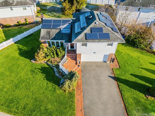 22 Forest Dr, Plainview, NY, 11803-4711 | Card Image