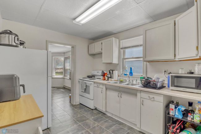 Downstairs unit Kitchen1_2.JPG | Image 23