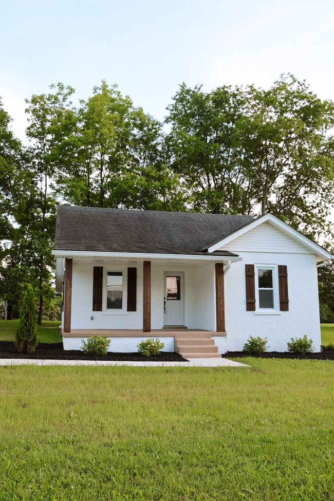 402 W Commerce St, House other with 3 bedrooms, 1 bathrooms and null parking in Loretto TN | Image 5
