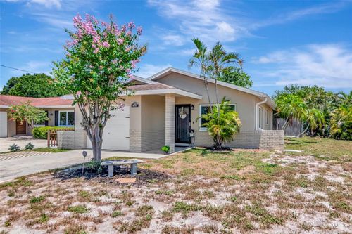 7001 70th Ave N, PINELLAS PARK, FL, 33781-3909 | Card Image