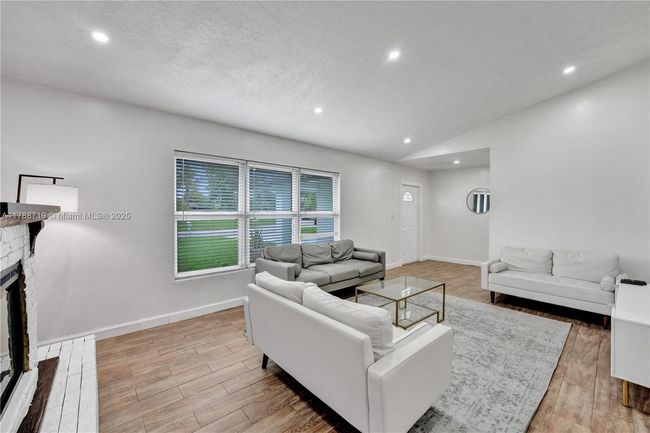0 - 183 Sunflower Cir, House other with 4 bedrooms, 2 bathrooms and null parking in Royal Palm Beach FL | Image 5