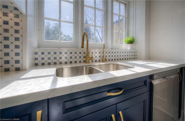 518 Bridgeport Rd E, House other with 6 bedrooms, 3 bathrooms and 22 parking in Kitchener ON | Image 16