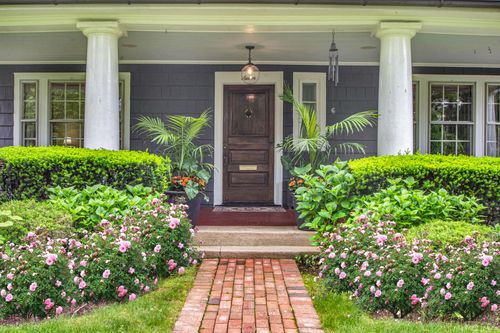 7 Middle Dr, Manhasset, NY, 11030-1414 | Card Image