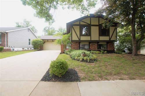 1061 Treetop Trail Dr, Manchester, MO, 63021-7720 | Card Image