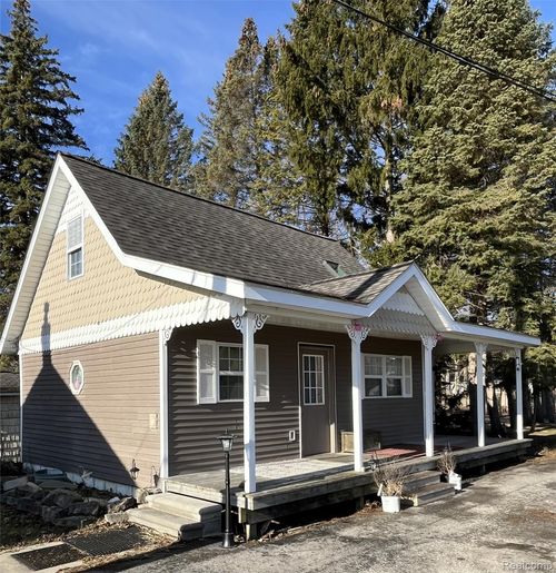 6066 River Rd, East China, MI, 48054-4730 | Card Image