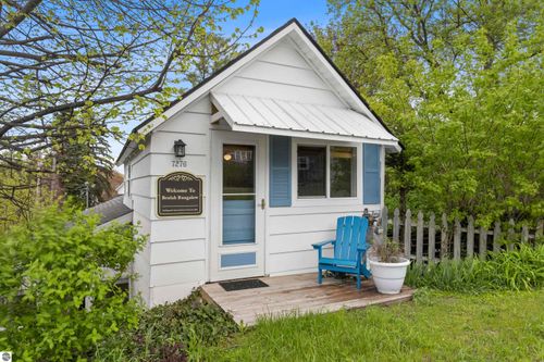 7276 Commercial St, Beulah, MI, 49617-5129 | Card Image